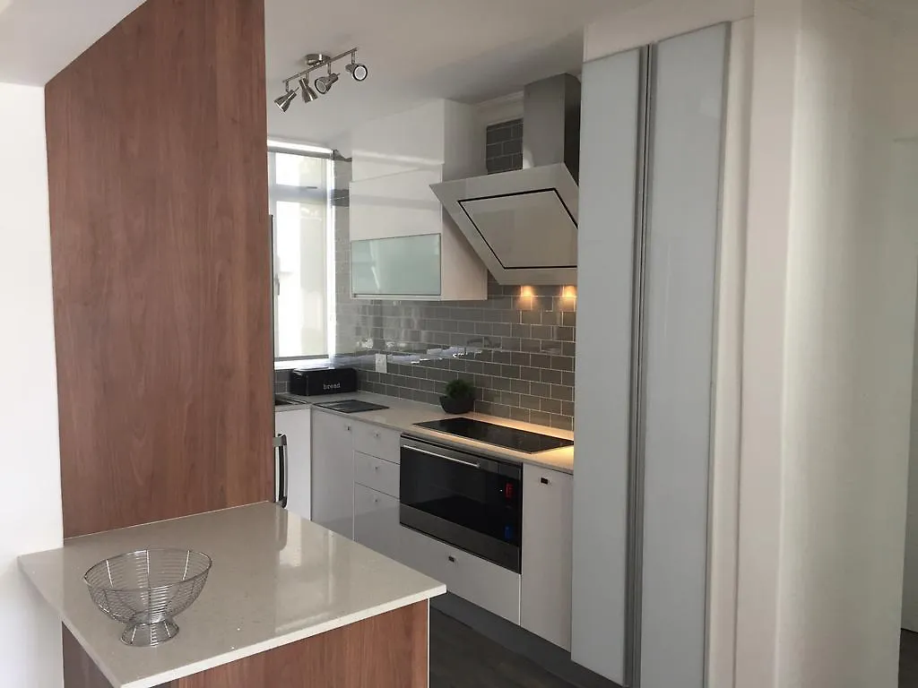 Modern Apartment, Centrally Located In Sea Point ケープタウン 0*,
