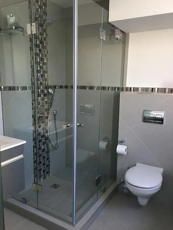 Modern Apartment, Centrally Located In Sea Point ケープタウン 0*,  南アフリカ