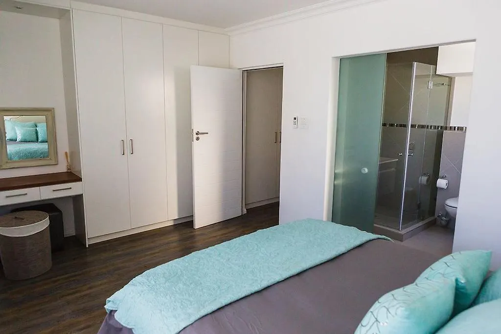 アパート Modern Apartment, Centrally Located In Sea Point ケープタウン 南アフリカ